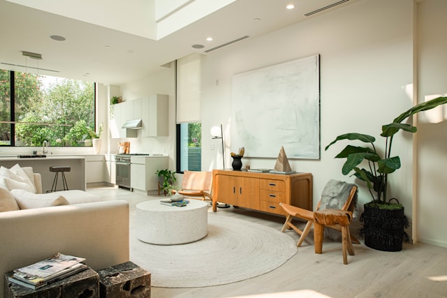 MINIMALISM-MAXIMALISM
